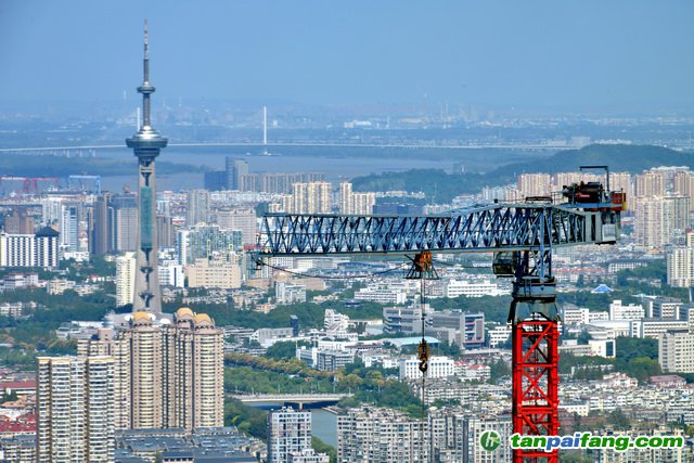 建筑業(yè)高質(zhì)量發(fā)展需以降低碳排放、提高綠色性能為主要目標(biāo)。攝影/章軻